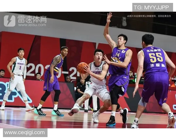 CBA山东队对决：激情燃烧的赛场上演胜利时刻